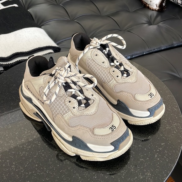 Original Balenciaga triple S sneakers - Picture 2 of 7